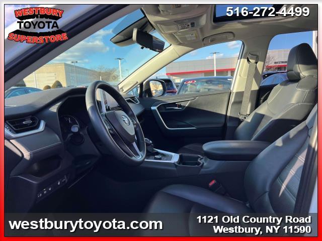 Photo of 2020 Blizzard Pearl Toyota RAV4