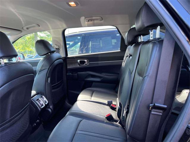 Photo of 2022 Ebony Black Kia Sorento