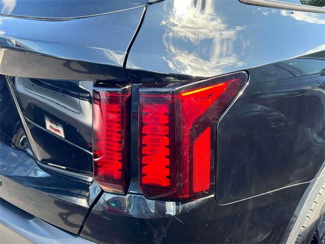 Photo of 2022 Ebony Black Kia Sorento