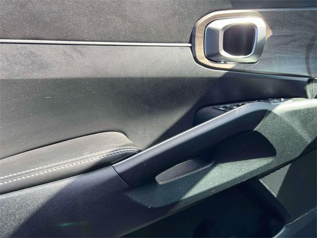 Photo of 2022 Ebony Black Kia Sorento