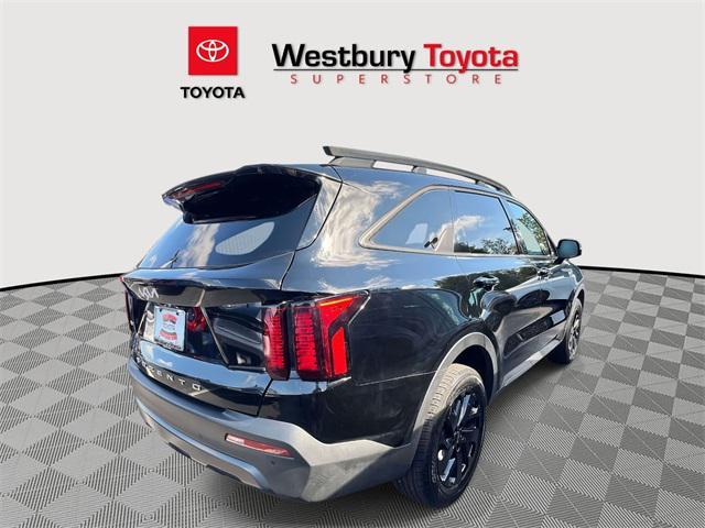 Photo of 2022 Ebony Black Kia Sorento