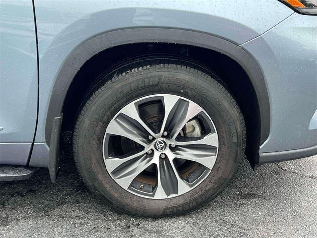 Photo of 2022 Moon Dust Toyota Highlander