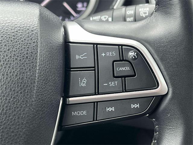 Photo of 2022 Moon Dust Toyota Highlander