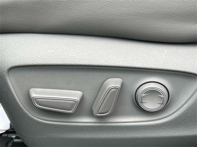 Photo of 2022 Moon Dust Toyota Highlander
