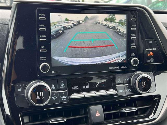 Photo of 2022 Moon Dust Toyota Highlander