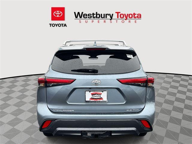 Photo of 2022 Moon Dust Toyota Highlander