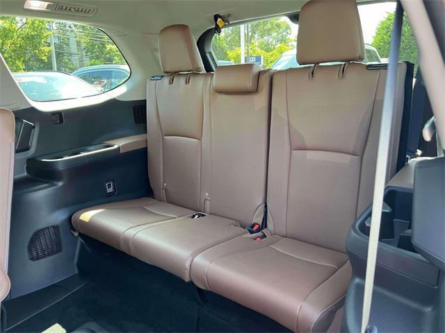 Photo of 2025 Ruby Flare Pearl Toyota Grand Highlander