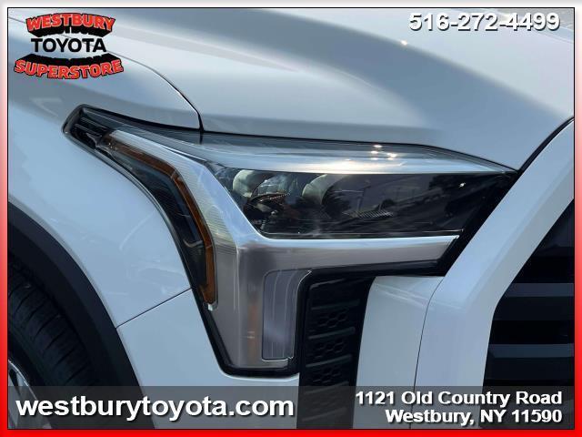 Photo of 2022 White Toyota Tundra