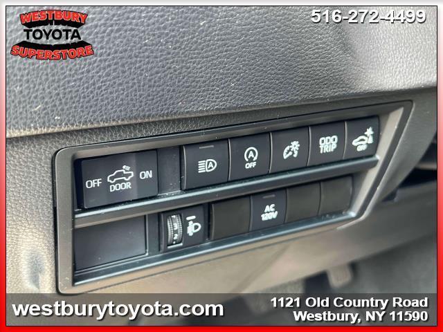Photo of 2022 White Toyota Tundra