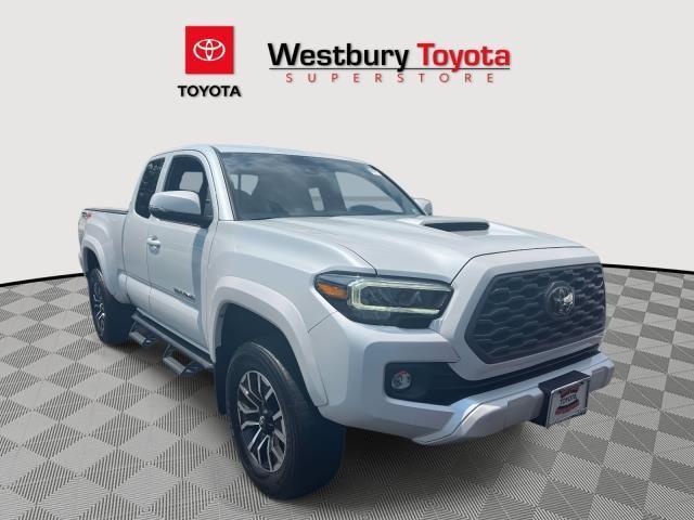 Photo of 2022 White Toyota Tacoma