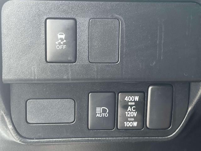 Photo of 2022 White Toyota Tacoma