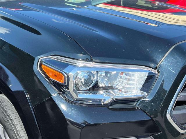 Photo of 2018 Midnight Black Metallic Toyota Tacoma