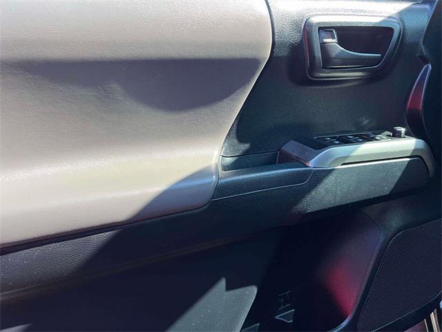 Photo of 2018 Midnight Black Metallic Toyota Tacoma