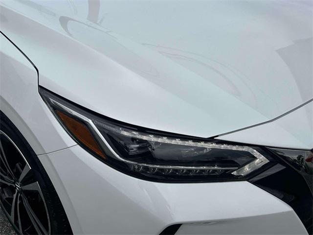 Photo of 2023 Aspen White Tricoat/Super Black Nissan Sentra