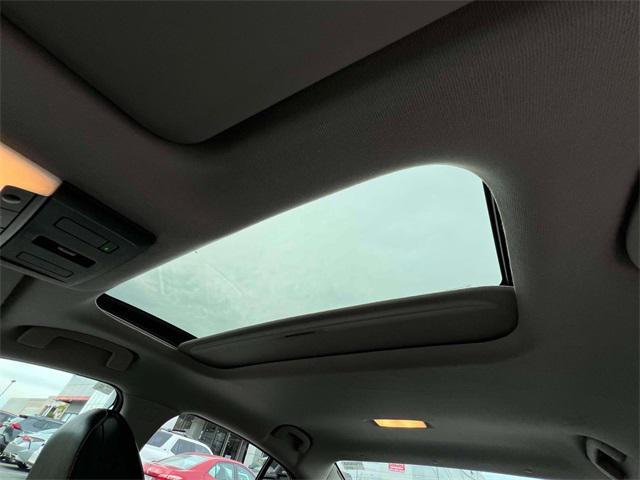 Photo of 2023 Aspen White Tricoat/Super Black Nissan Sentra