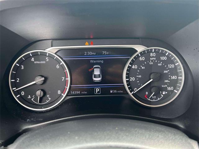 Photo of 2023 Aspen White Tricoat/Super Black Nissan Sentra
