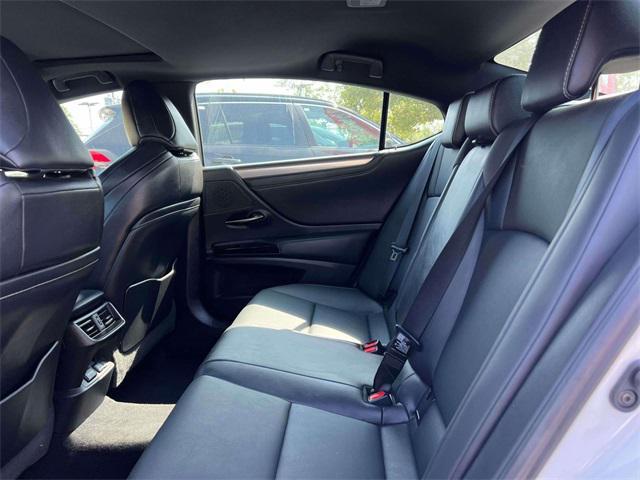 Photo of 2022 Ultra White Lexus ES 350