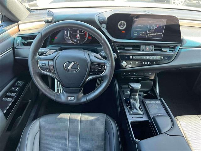 Photo of 2022 Ultra White Lexus ES 350