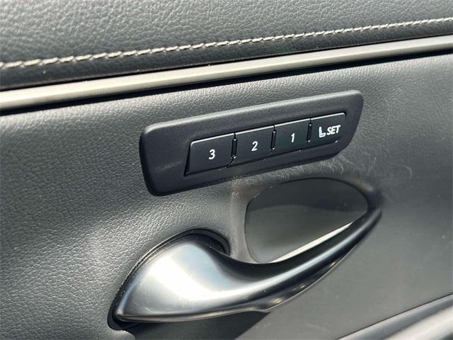 Photo of 2022 Ultra White Lexus ES 350