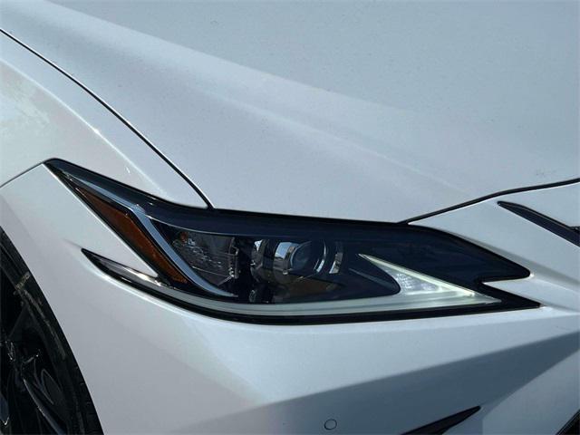 Photo of 2022 Ultra White Lexus ES 350