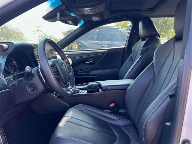Photo of 2022 Ultra White Lexus ES 350