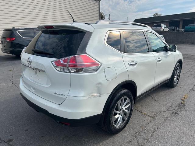 Photo of 2015 WHITE Nissan Rogue