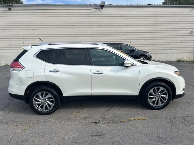 Photo of 2015 WHITE Nissan Rogue