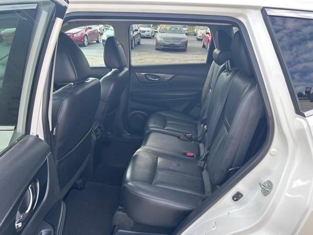 Photo of 2015 WHITE Nissan Rogue