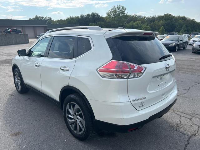 Photo of 2015 WHITE Nissan Rogue