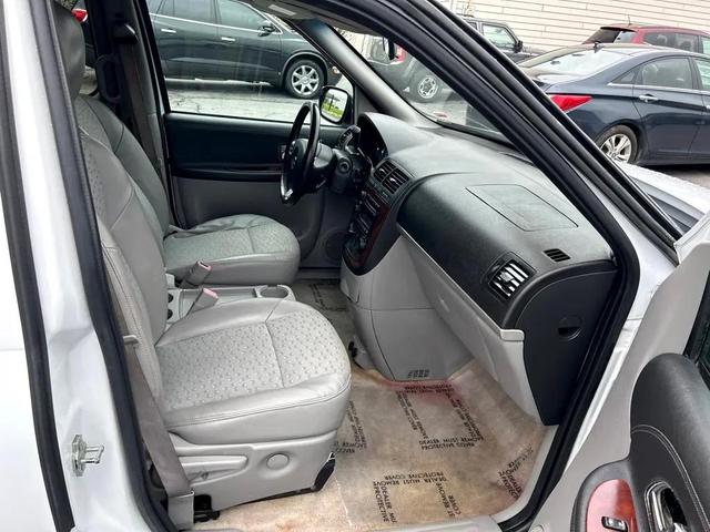 Photo of 2008 WHITE Chevrolet Uplander