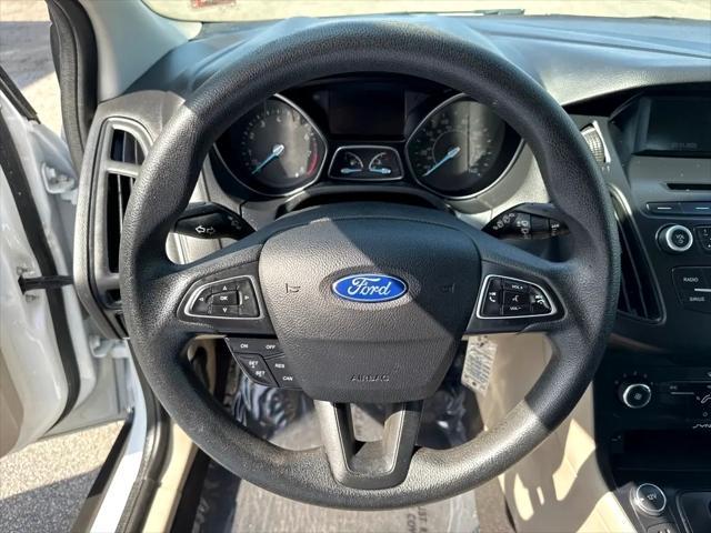 Photo of 2015 WHITE Ford Focus