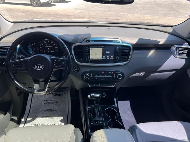 Photo of 2016 MAROON Kia Sorento