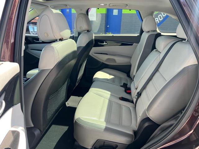 Photo of 2016 MAROON Kia Sorento