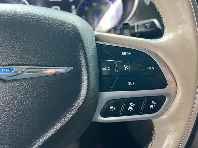 Photo of 2019 Granite Crystal Metallic Clearcoat Chrysler Pacifica