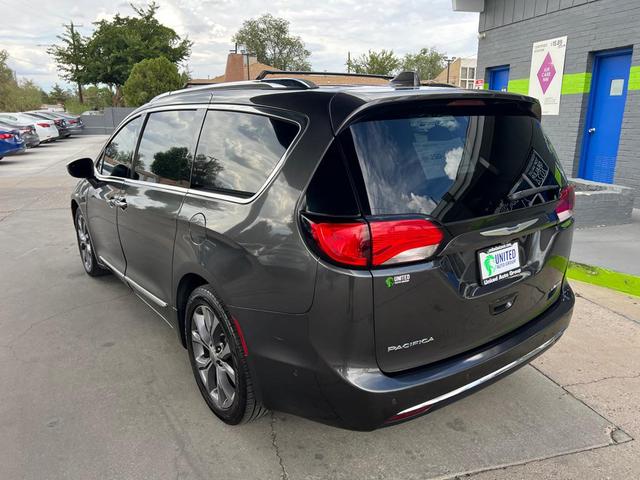 Photo of 2019 Granite Crystal Metallic Clearcoat Chrysler Pacifica