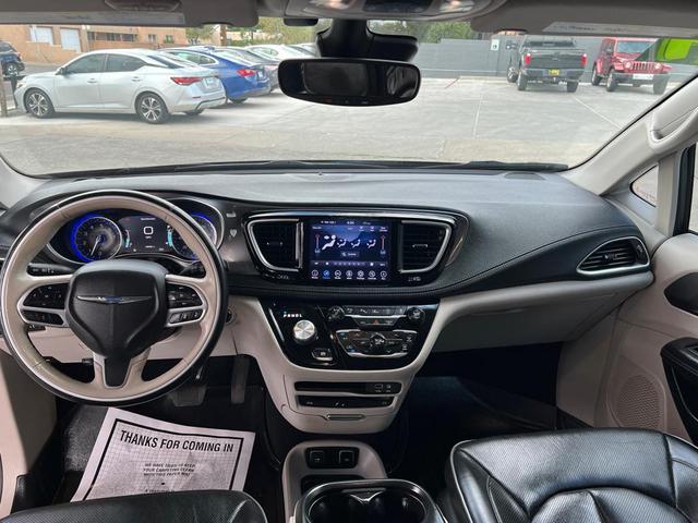 Photo of 2019 Granite Crystal Metallic Clearcoat Chrysler Pacifica