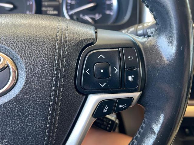 Photo of 2017 Toasted Walnut Pearl Toyota Highlander