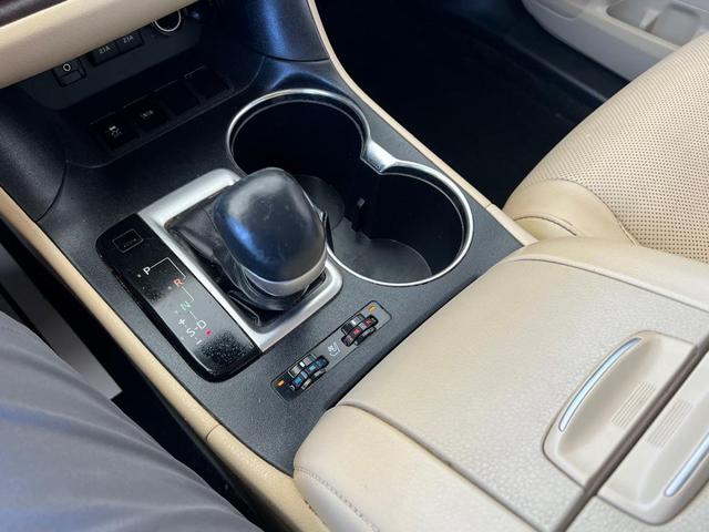 Photo of 2017 Toasted Walnut Pearl Toyota Highlander