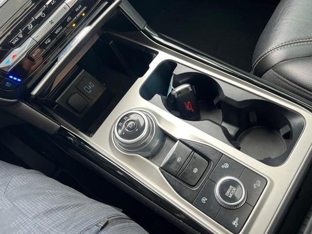 Photo of 2022 Carbonized Gray Metallic Ford Explorer
