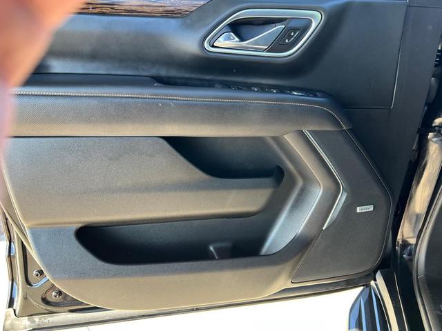 Photo of 2021 Black Chevrolet Suburban