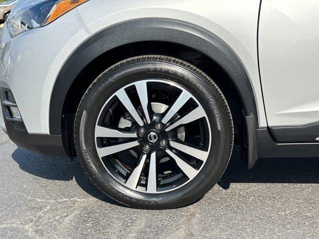 Photo of 2019 Brilliant Silver Nissan Kicks
