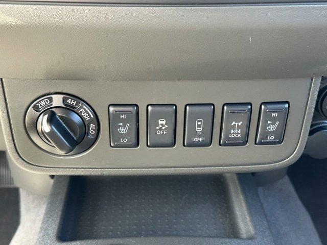 Photo of 2020 Magnetic Black Nissan Frontier