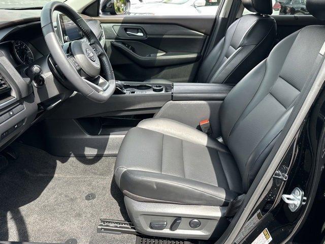 Photo of 2023 Black Nissan Rogue