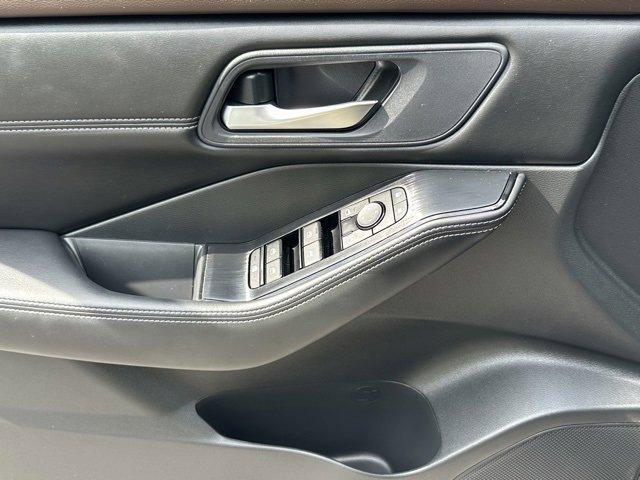 Photo of 2023 Black Nissan Rogue
