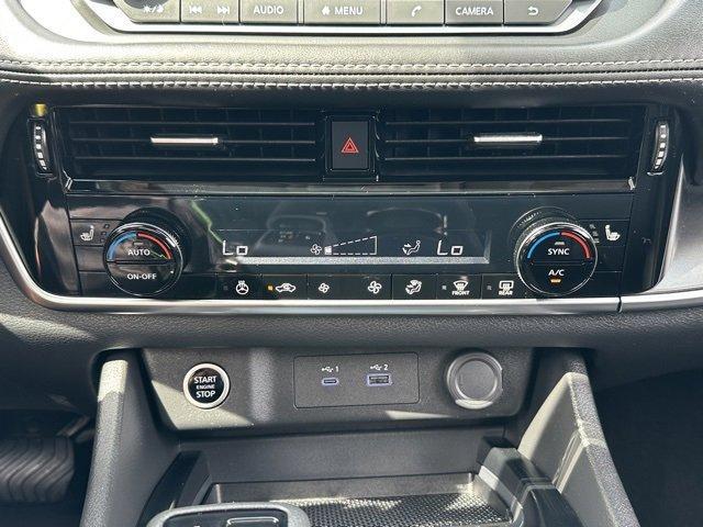 Photo of 2023 Black Nissan Rogue