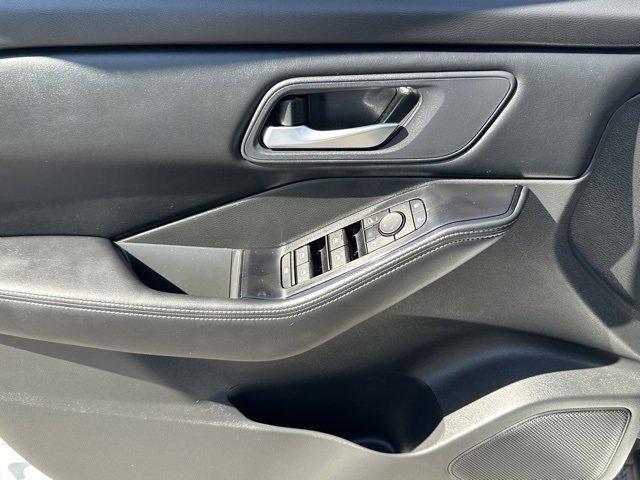 Photo of 2025 Everest White P Nissan Rogue