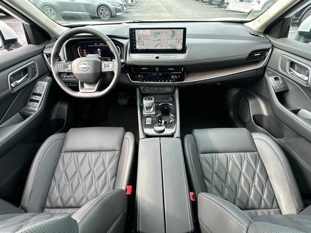 Photo of 2025 Everest White P Nissan Rogue