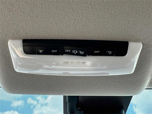 Photo of 2025 Cloud White Nissan Versa