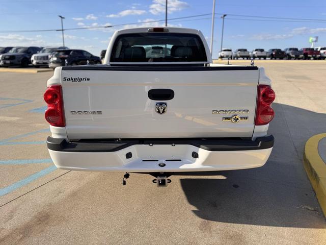 Photo of 2011 Bright White Dodge Dakota