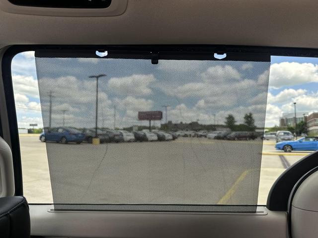 Photo of 2023 Bright White Clearcoat Chrysler Pacifica